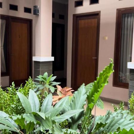 Hens Guesthouse Syariah Gadobangkong Eksteriør billede