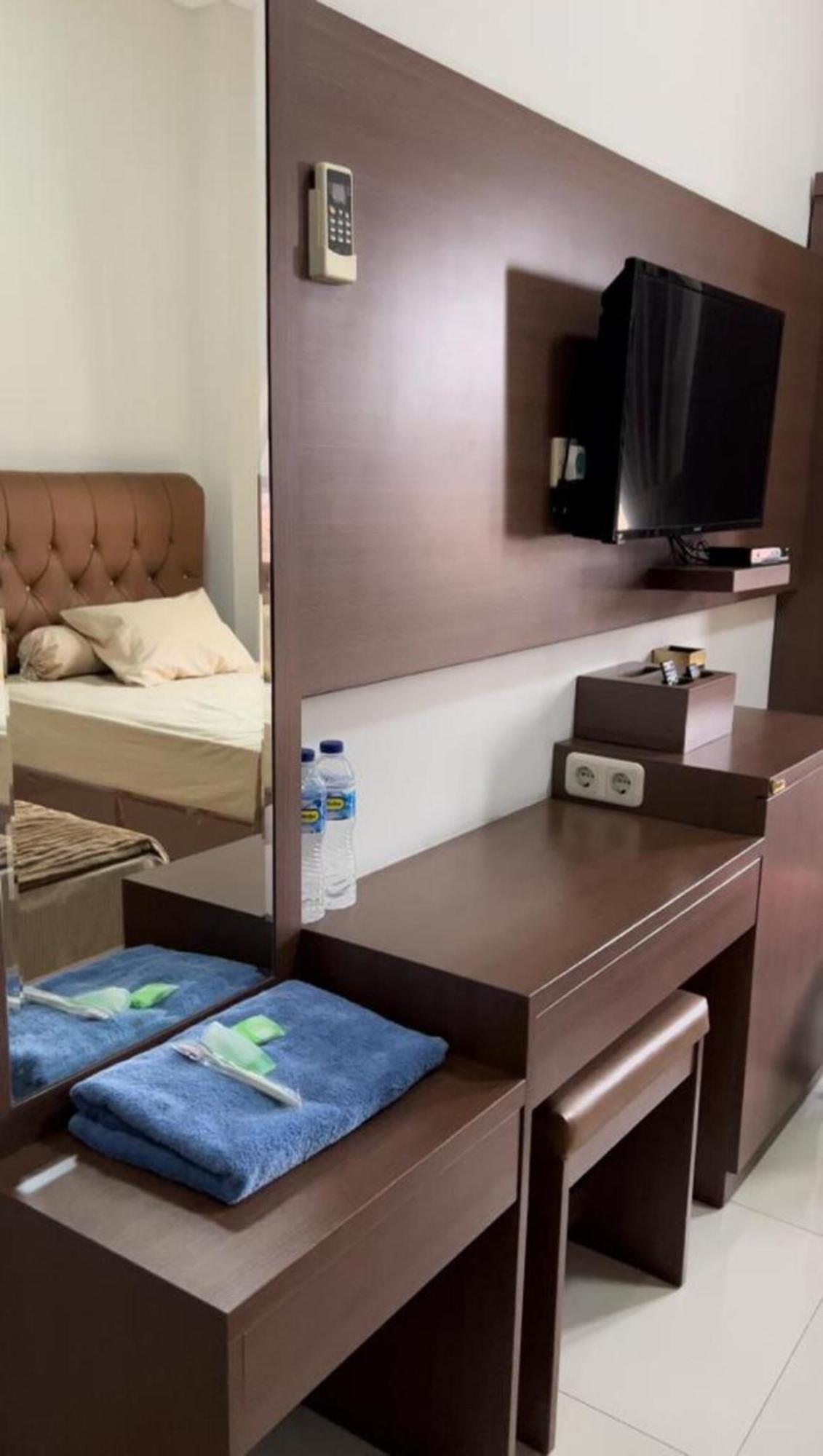 Hens Guesthouse Syariah Gadobangkong Eksteriør billede