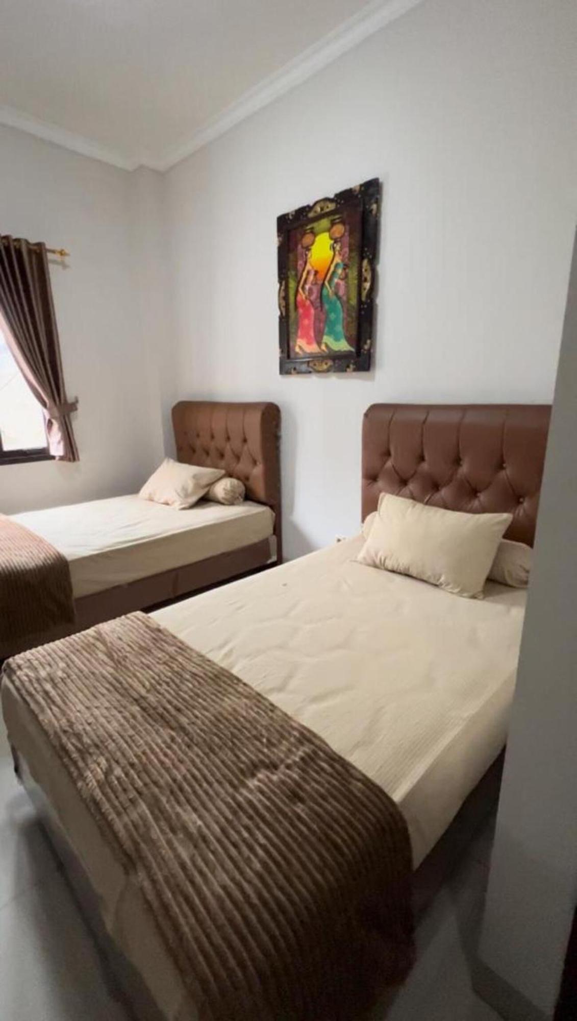 Hens Guesthouse Syariah Gadobangkong Eksteriør billede