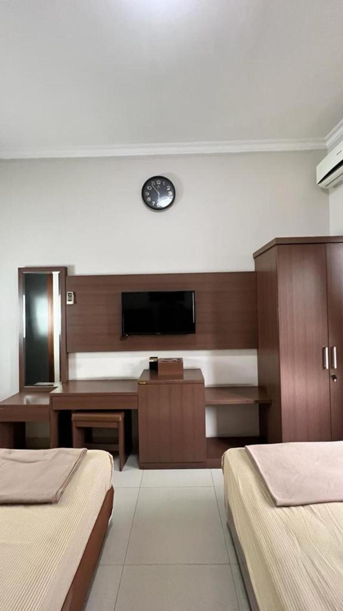 Hens Guesthouse Syariah Gadobangkong Eksteriør billede